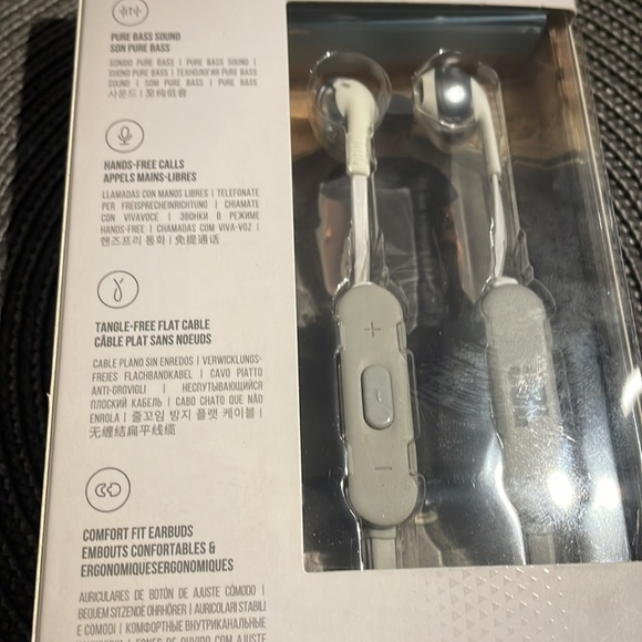 JBL TUNE 205BT In-Ear Wireless Headphones - White - Picture 2 of 3